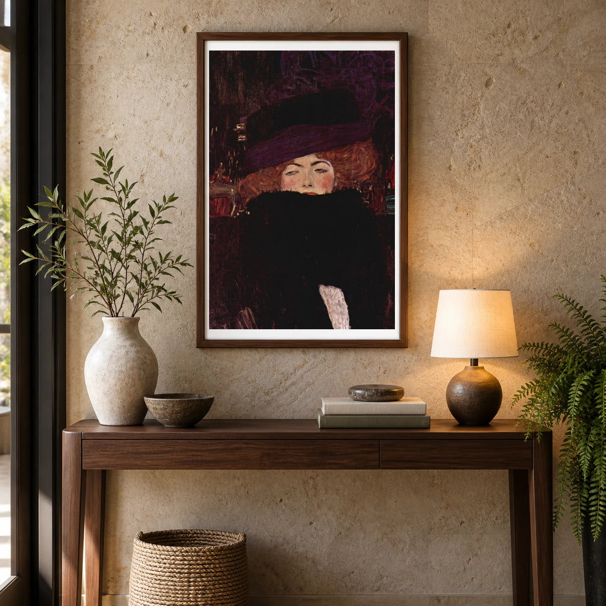 Dame Mit Hut Und Federboa (1909) — Gustav Klimt shown in a styled interior