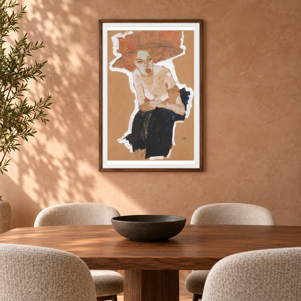 Die Hämische (1910) — Egon Schiele shown in a styled interior