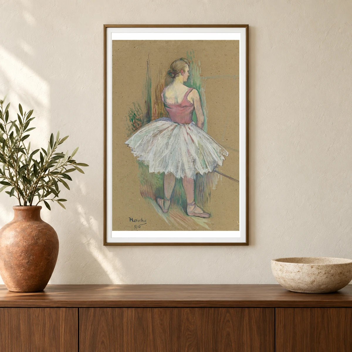 Danseuse En Pied Vue De Dos — Modern & Contemporary shown in a styled interior
